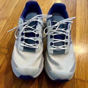 On Women's Cloudvista Trail shoes - size 8